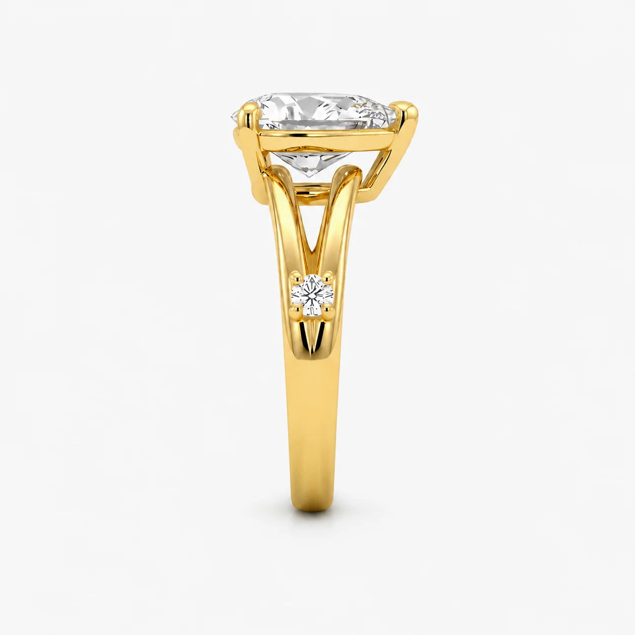 The Circulus Lumiere Pear Solitaire Ring