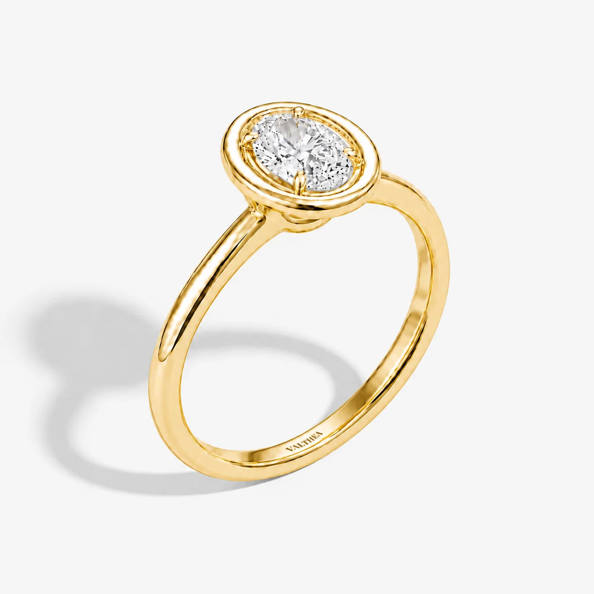 The Lux Ordo Lumiere Round Bezel Hammered Ring