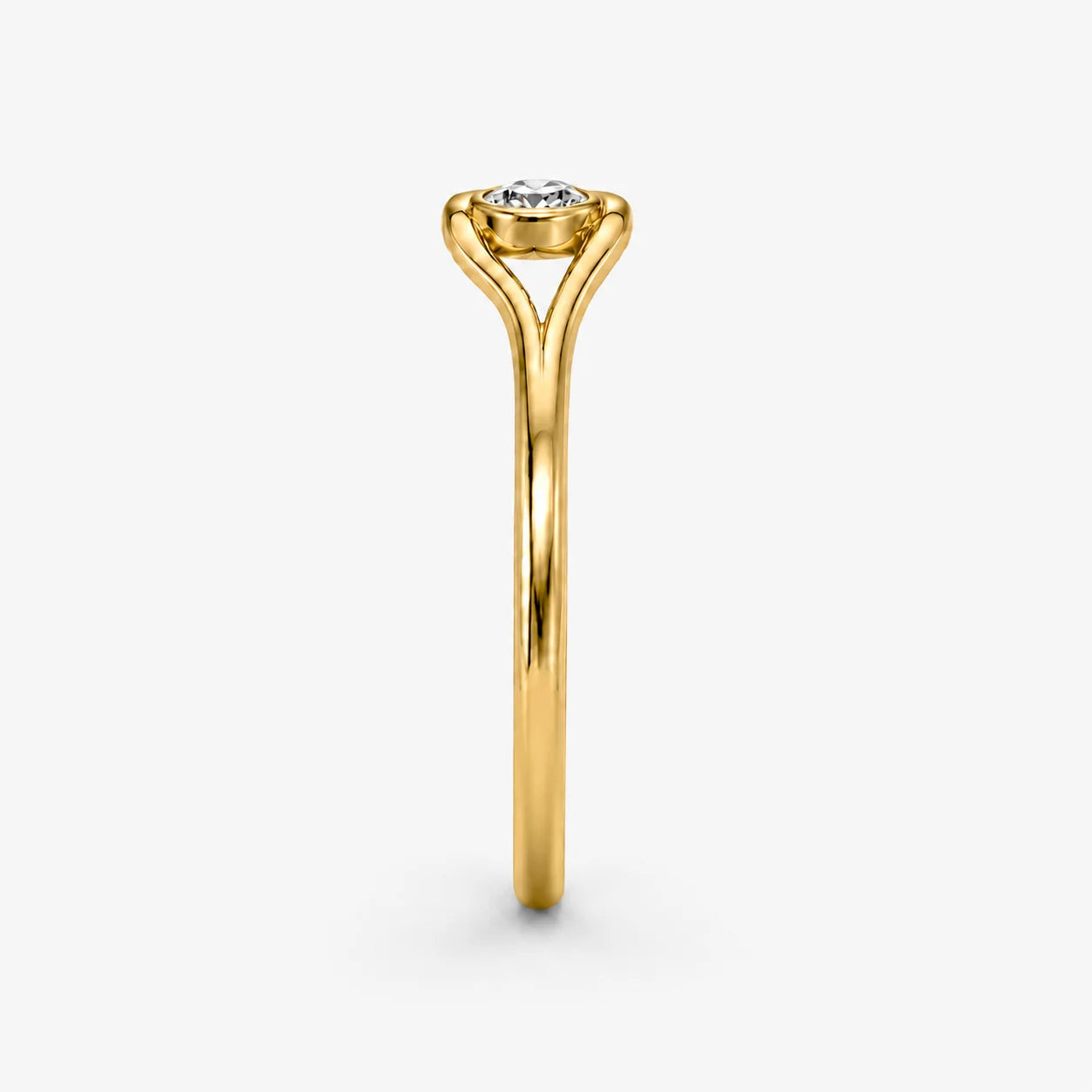 The Lux Ordo Lumiere Round Twist Bezel Ring
