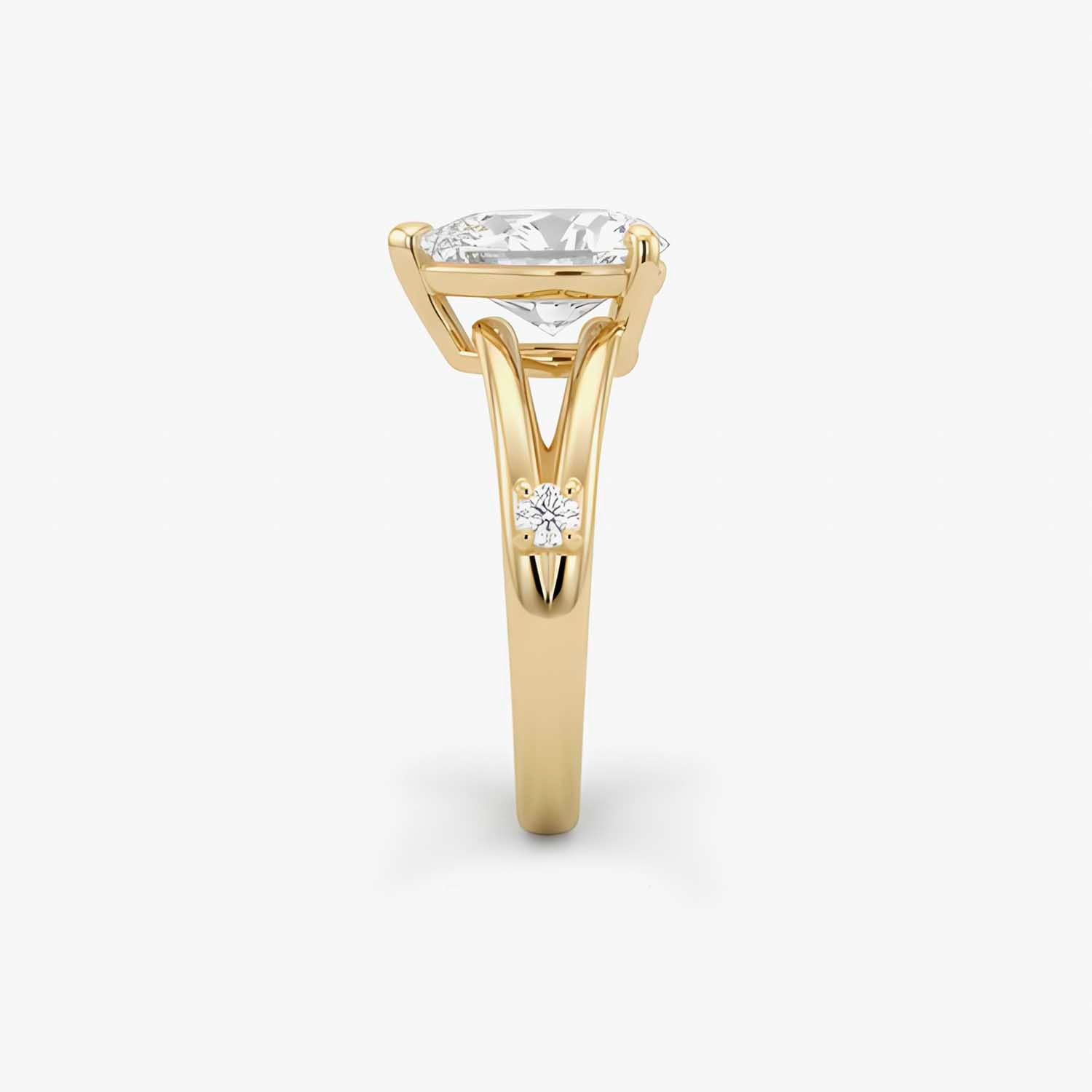 The Circulus Lumiere Pear Solitaire Ring