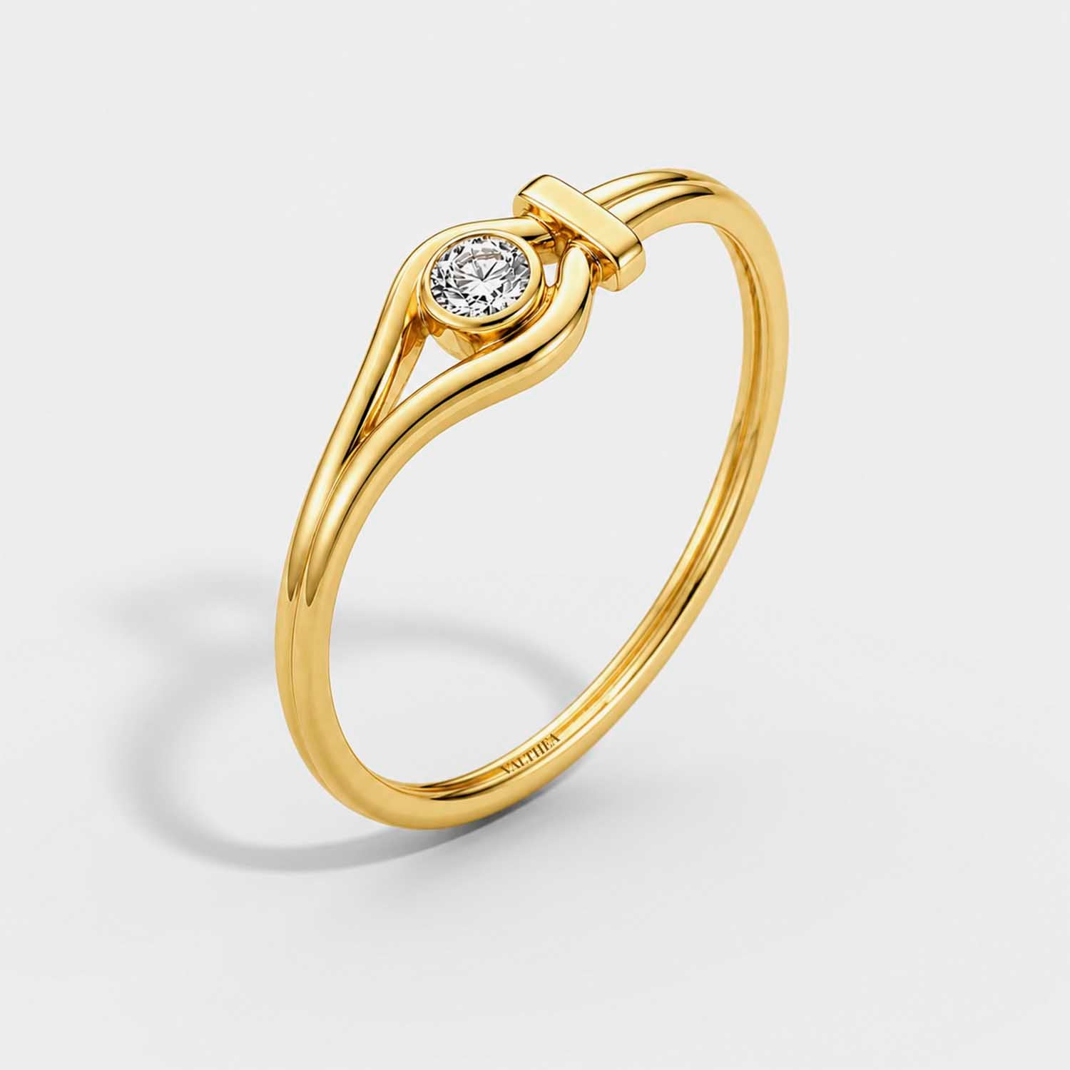 The Lux Ordo Lumiere Round Twist Bezel Ring