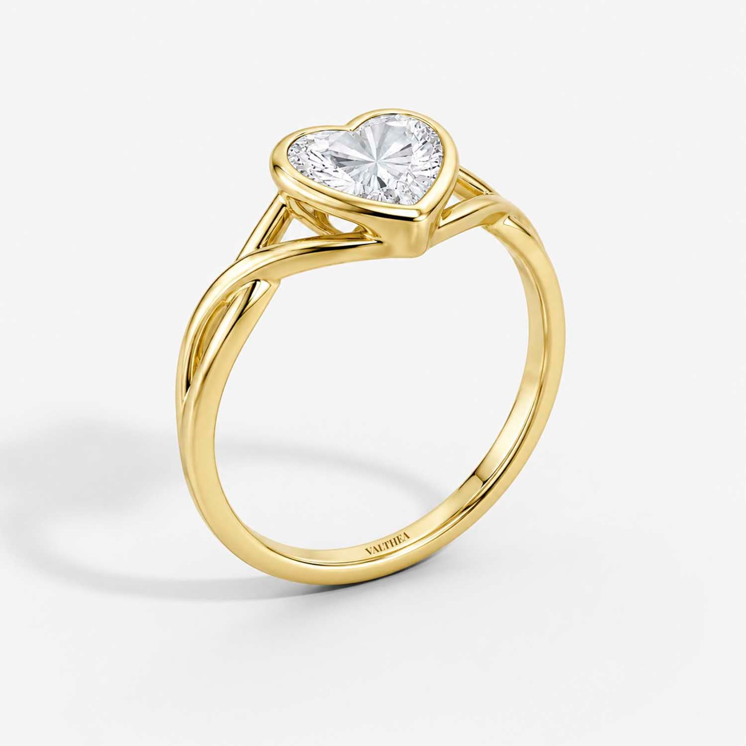The Lux Ordo Lumiere Heart Bezel Twist Ring