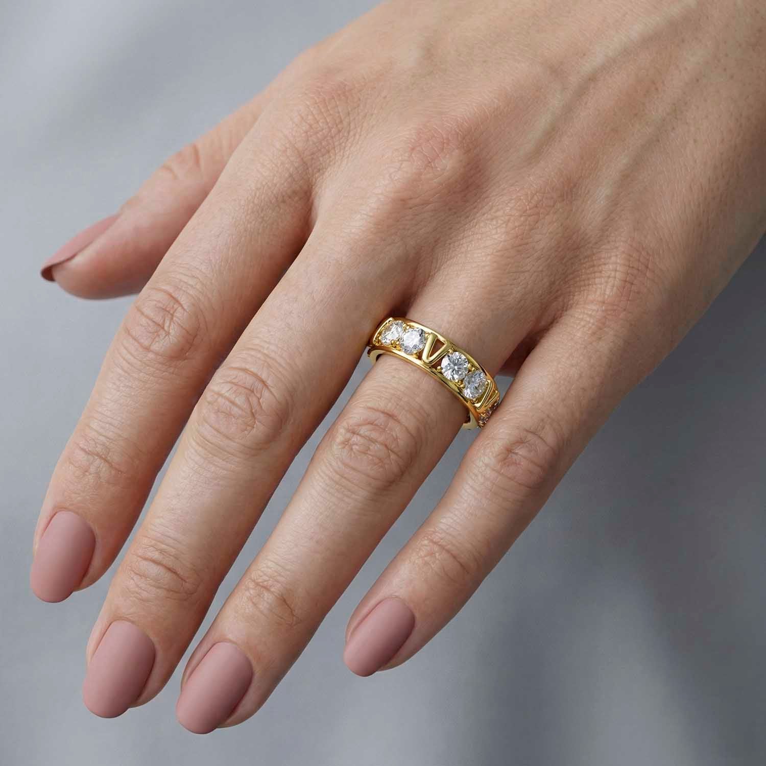 The Dramatic Apex Ring