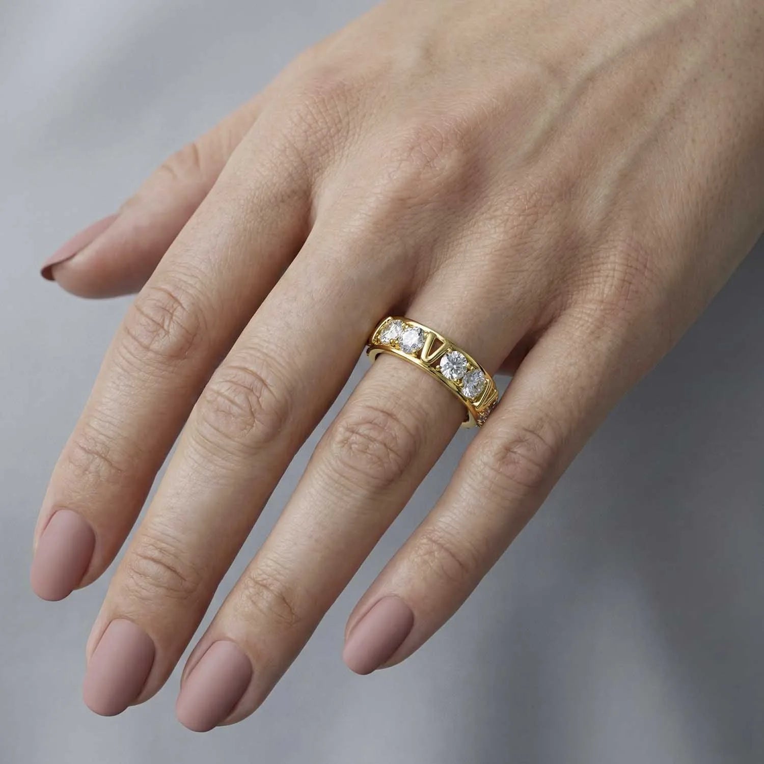 The Dramatic Apex Ring