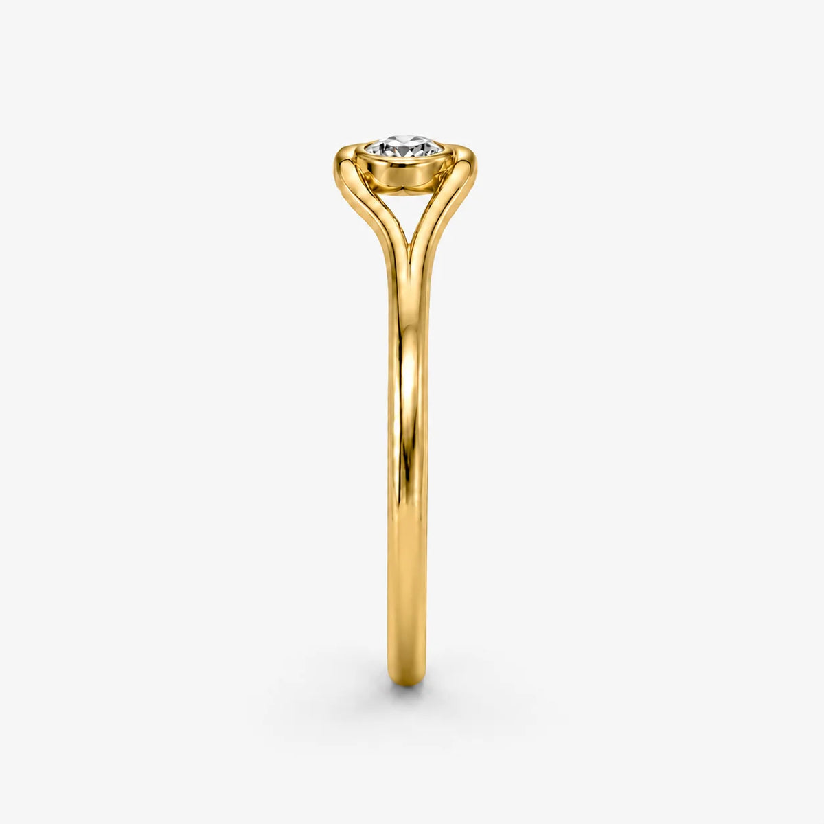 The Lux Ordo Lumiere Round Twist Bezel Ring