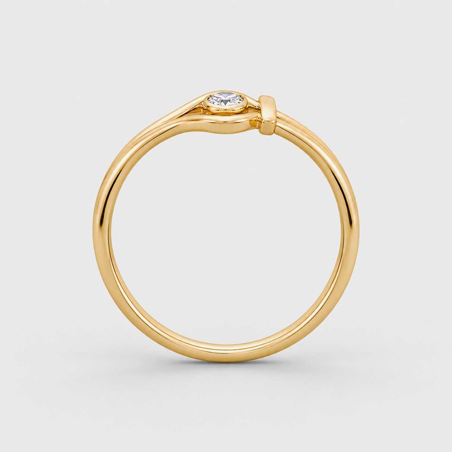 The Lux Ordo Lumiere Round Twist Bezel Ring