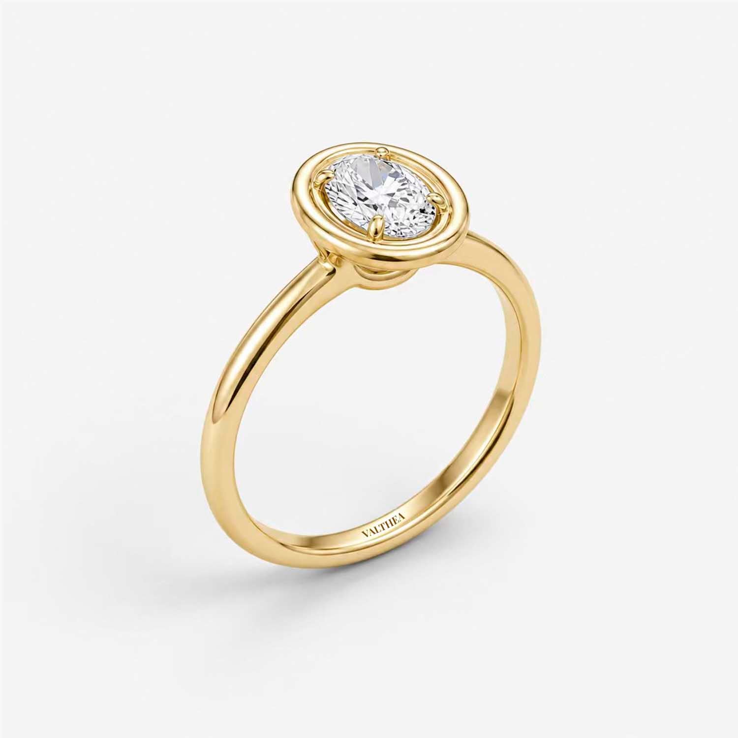The Lux Ordo Lumiere Round Bezel Hammered Ring